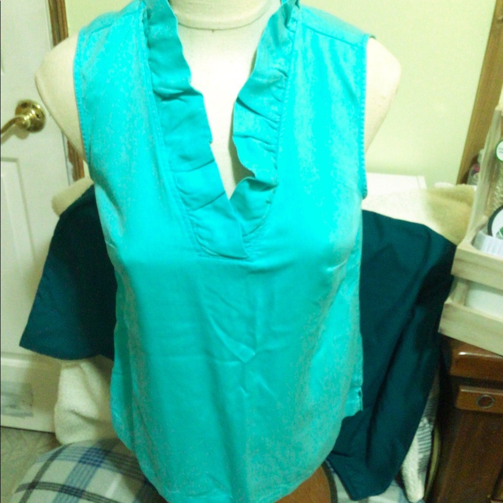 Ruffled collar top NWT
